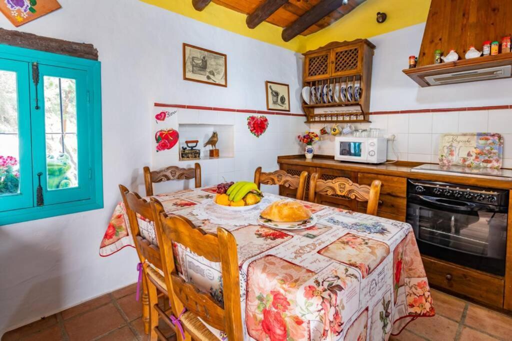 Casa Rosa, con encanto y piscinas privadas Frigiliana Exterior foto